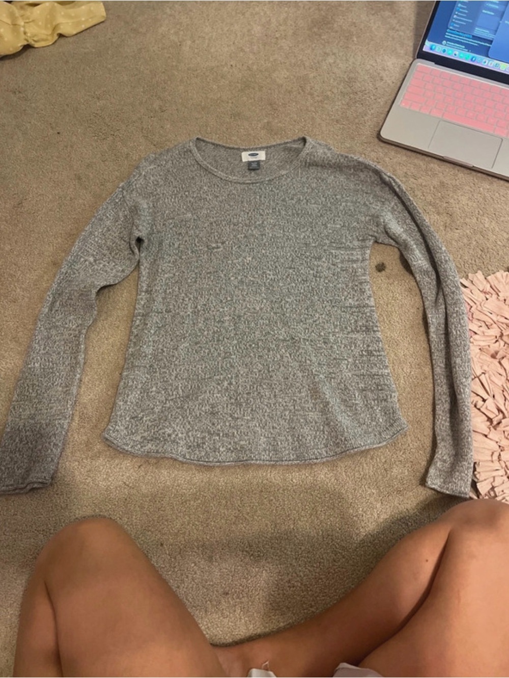 Old Navy Heather Gray Long-Sleeve Crewneck Top